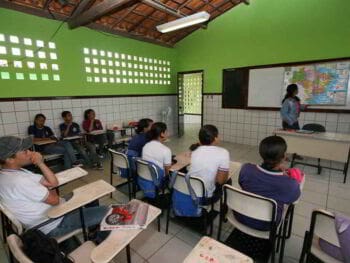 Reflexiones sobre economía, política y educación. Línea de pensamiento