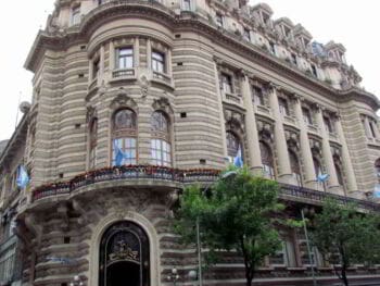 Profesionales universitarios en el mercado de trabajo Agentino