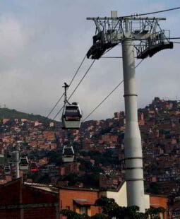 Análisis económico del plan de desarrollo de Medellín 2004-2007