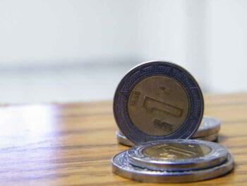 Impuestos en un modelo de equilibrio general con Gobierno Impuestos en un modelo de equilibrio general con Gobierno