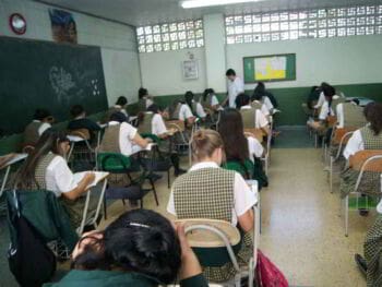 Análisis del presupuesto público 2003 en el sector educación del Perú