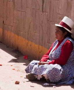 Microcrédito, género y pobreza en Perú