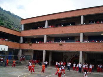 Caso de Fe y Alegría en los centros educativos del Perú
