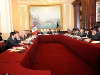 Desarrollo social y microfinanzas en Perú Desarrollo social y microfinanzas en Perú