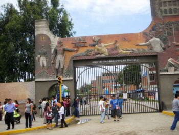 Auditoria académica y control para la administración de las universidades nacionales en el Perú