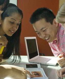 Sistemas de soporte a la decisión DSS para captar alumnos del sector educativo