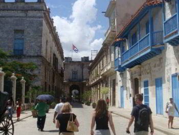 Rol profesional del licenciado en estudios socioculturales en Cuba