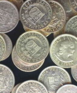 Endeudamiento financiero y microfinanzas en el Perú