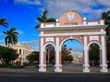 Propuesta de política de desarrollo turístico para ciudades patrimoniales en Cuba Propuesta de política de desarrollo turístico para ciudades patrimoniales en Cuba