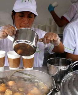 Programas sociales de apoyo alimentario: una propuesta estratégica nacional, Perú