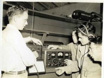 Liderazgo y comunicación. Elementos esenciales en el desarrollo empresarial Liderazgo y comunicación. Elementos esenciales en el desarrollo empresarial