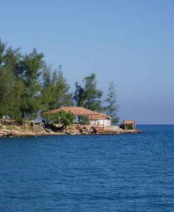 Educación ambiental en zonas costeras de actividad turística de marina y náutica en Cuba