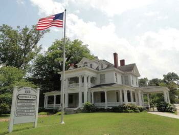 Importancia de la Deontología Jurídica en la formación de abogados