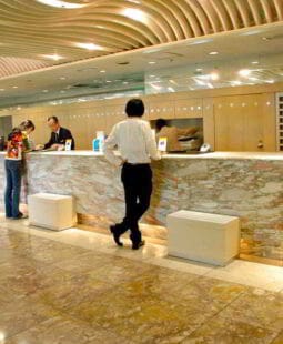 Competencias comunicativas en el área de la recepción hotelera