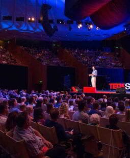 Cómo vencer el miedo escénico al hablar en público