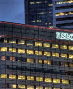Manejo bancario de las crisis mundiales con sus clientes