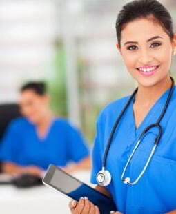 Dotación de personal en servicios de salud