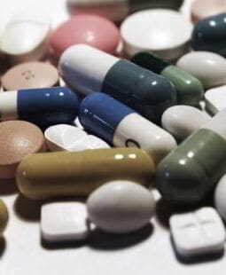 Sistema tecnológico para el control de medicamentos en una farmacia