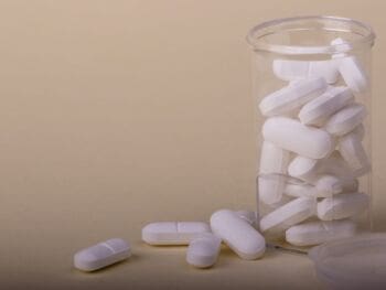 El sistema de costos basado en la NIC 2 y los estados financieros para la toma de decisiones en la industria  farmacéutica