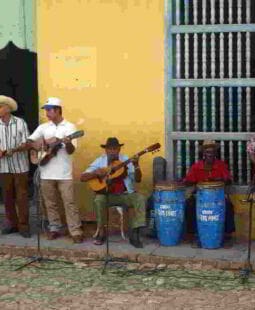 Acciones para revitalizar la fiesta popular tradicional en una comunidad de Cuba