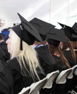 Asesorar y evaluar tesis de grado: entre la rigurosidad y el tacto