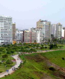 Contabilidad financiera y toma de decisiones en las grandes empresas de Lima Perú