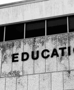 Educando a la Sociedad Digital. Pruebas PISA en el mundo