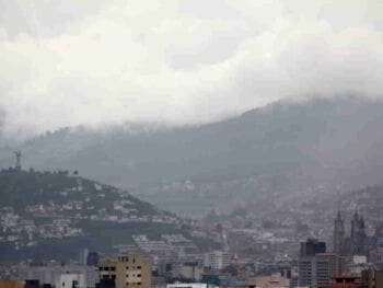 Aplicación de regresión lineal a la población con empleo del Ecuador