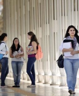 ¿Qué hacer cuando tu imagen ya está tan gastada que nadie quiere tener relación contigo?