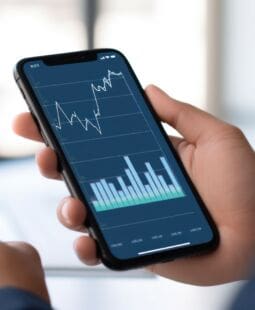 Cómo Elegir la Mejor App de Trading en LATAM: Guía Completa